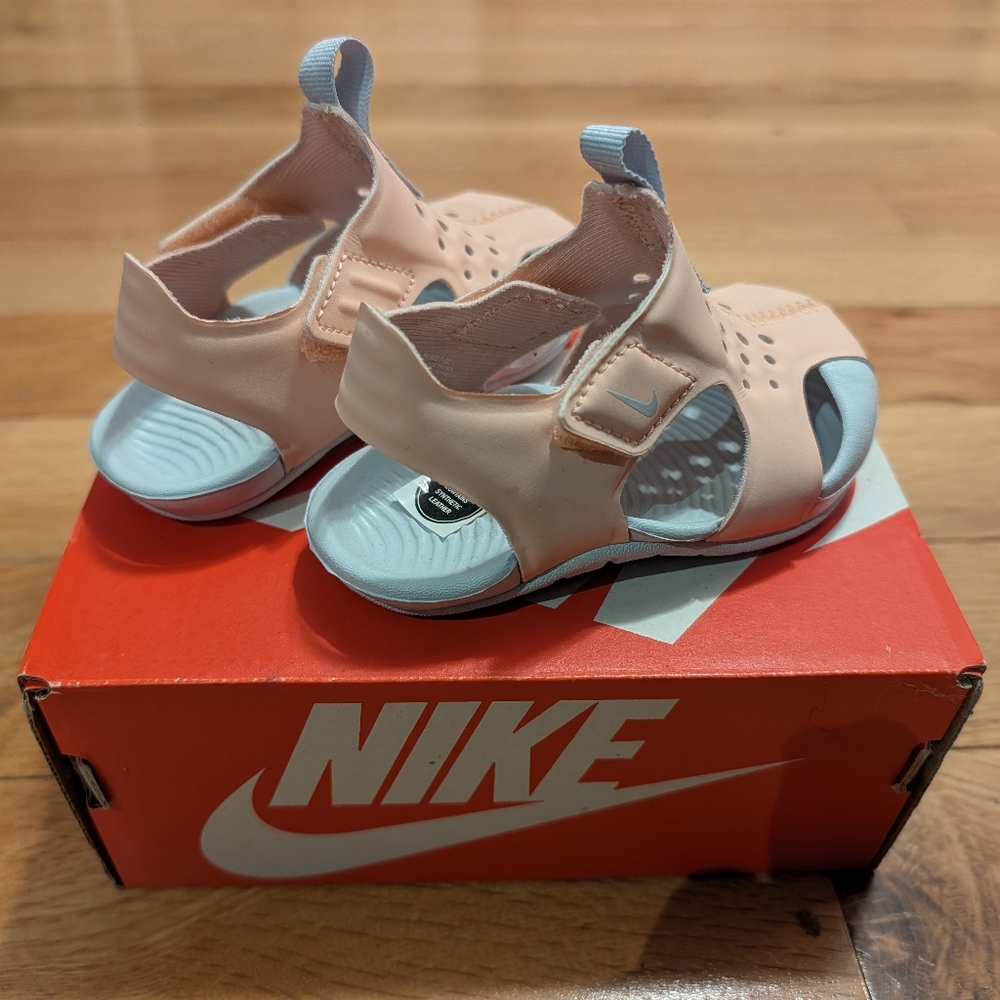 Nike Kids Sunrays in Peach and Light Blue - Picture 2 of 3